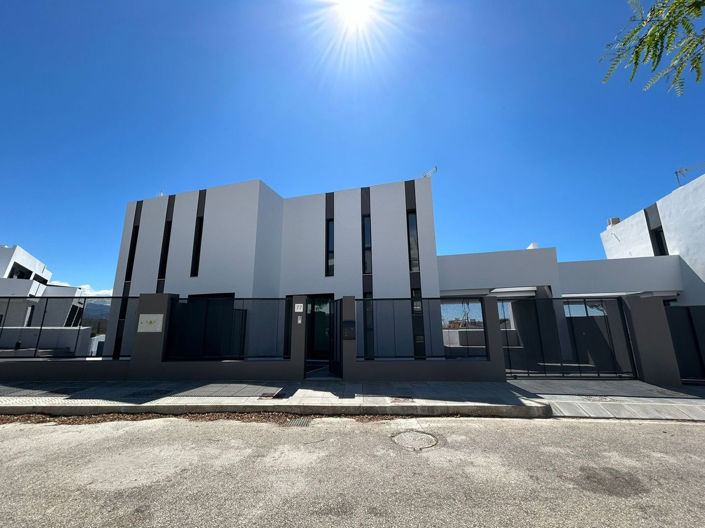 Image No.16-3 Bed Property for sale