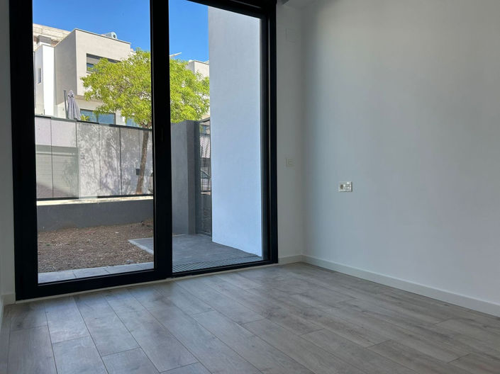 Image No.21-3 Bed Property for sale