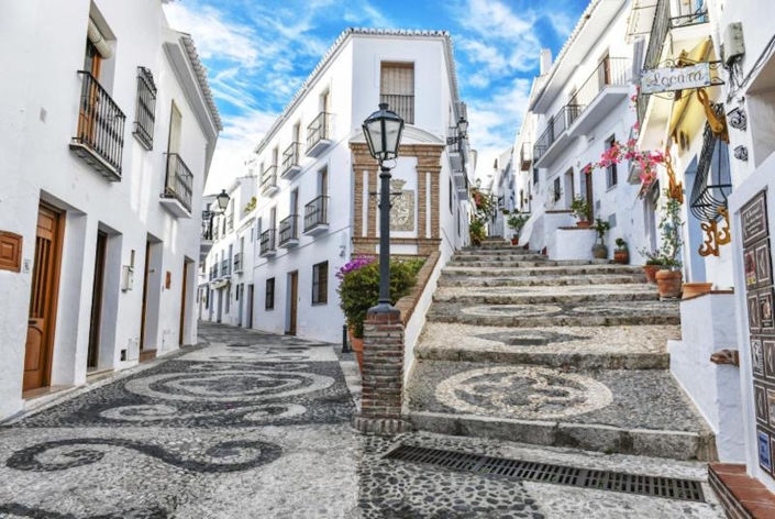 Image No.20-1 Bed Property for sale