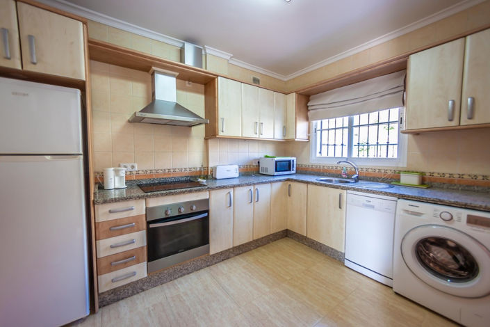 Image No.12-3 Bed Property for sale