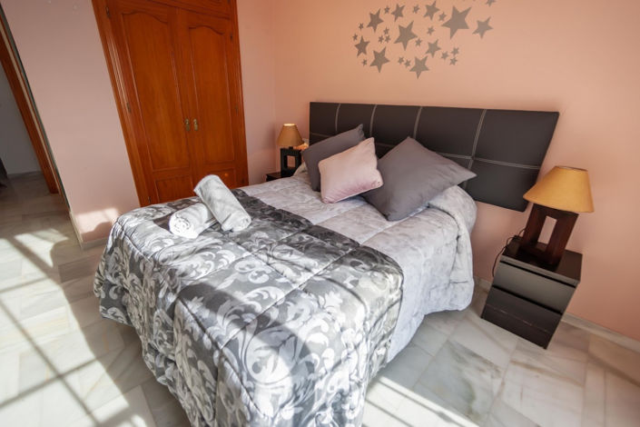 Image No.18-3 Bed Property for sale