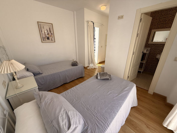 Image No.28-3 Bed Property for sale