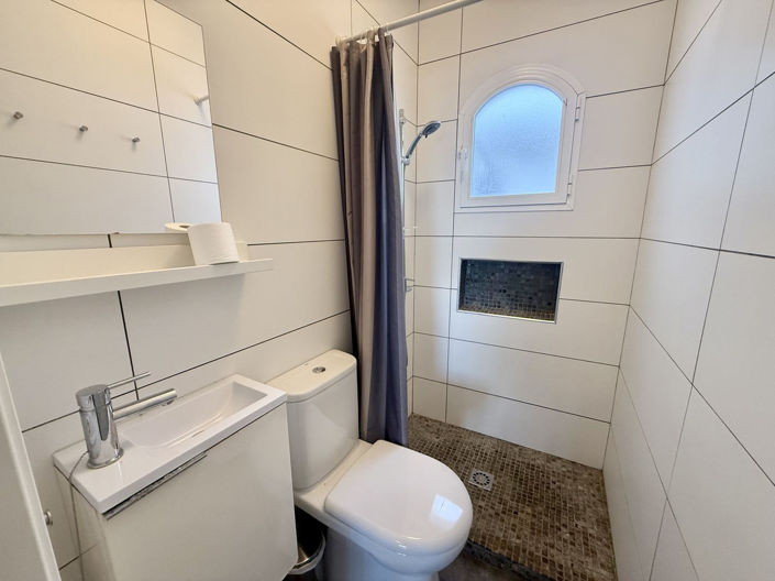 Image No.12-3 Bed Property for sale