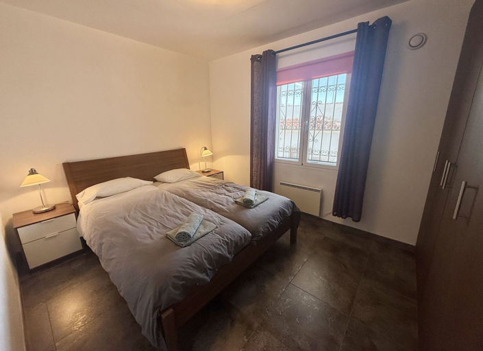 Image No.8-3 Bed Property for sale