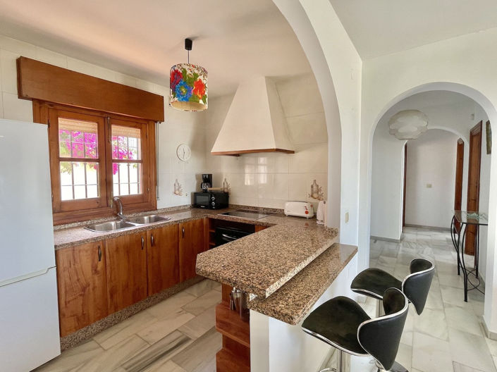 Image No.10-2 Bed Property for sale