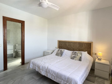 12-53013098fcab6c38b1379cd33298e050