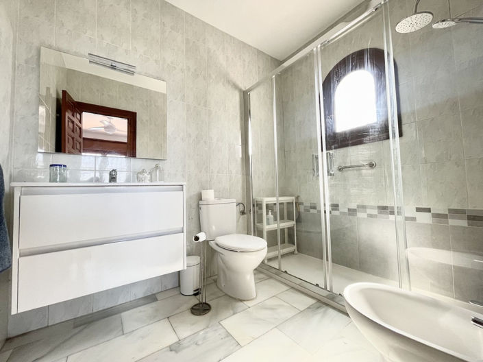 Image No.13-2 Bed Property for sale