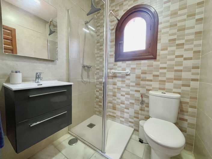 Image No.15-2 Bed Property for sale