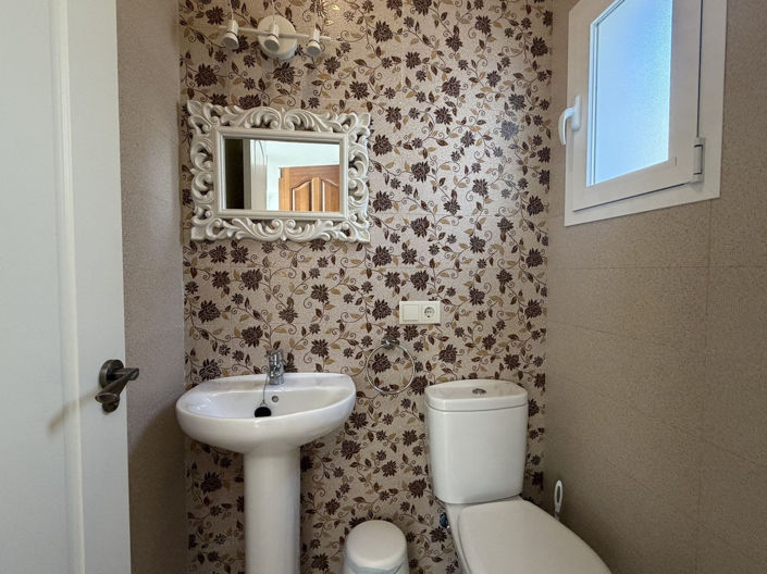 Image No.16-3 Bed Property for sale