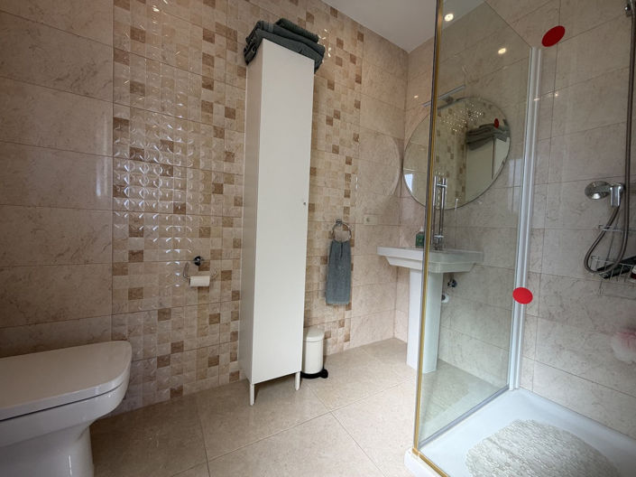 Image No.19-3 Bed Property for sale