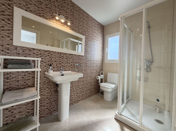 Image No.23-3 Bed Property for sale