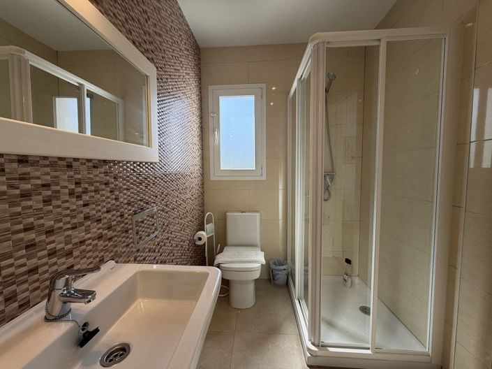 Image No.24-3 Bed Property for sale