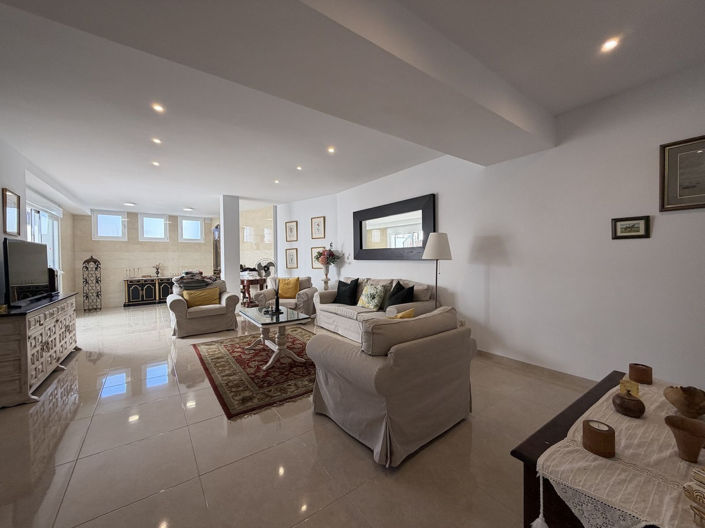 Image No.29-3 Bed Property for sale