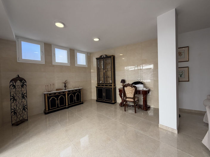 Image No.30-3 Bed Property for sale