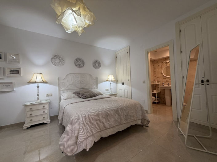 Image No.31-3 Bed Property for sale