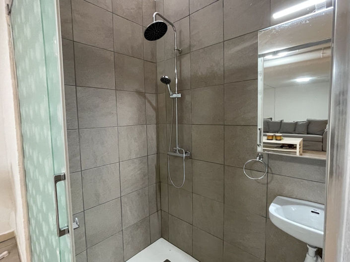 Image No.28-5 Bed Property for sale