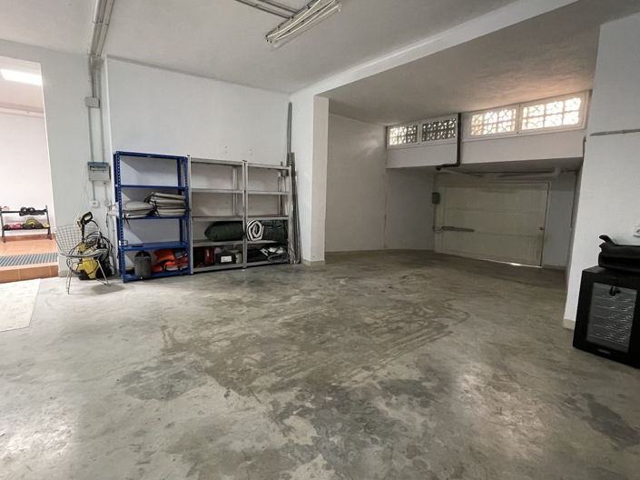 Image No.30-5 Bed Property for sale