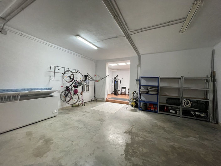 Image No.31-5 Bed Property for sale