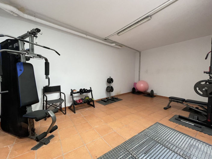 Image No.32-5 Bed Property for sale