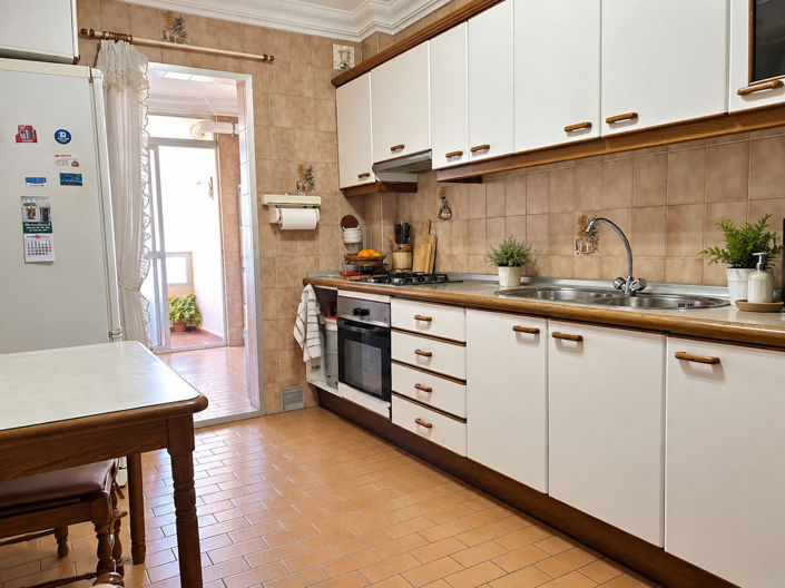 Image No.17-3 Bed Property for sale