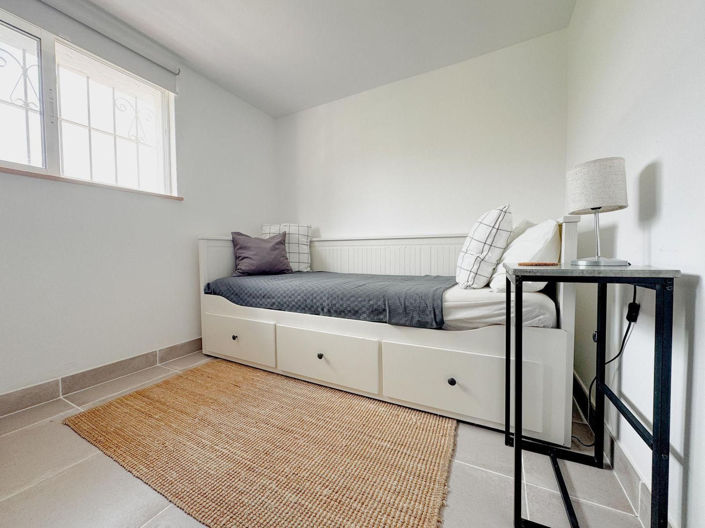 Image No.13-6 Bed Property for sale