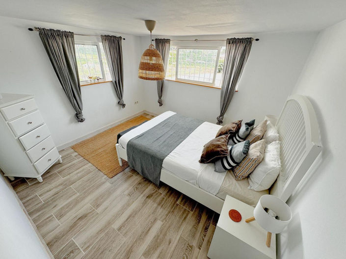 Image No.15-6 Bed Property for sale