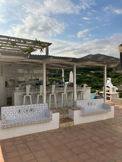 Image No.20-6 Bed Property for sale