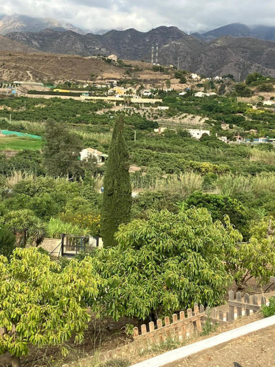 Image No.42-6 Bed Property for sale