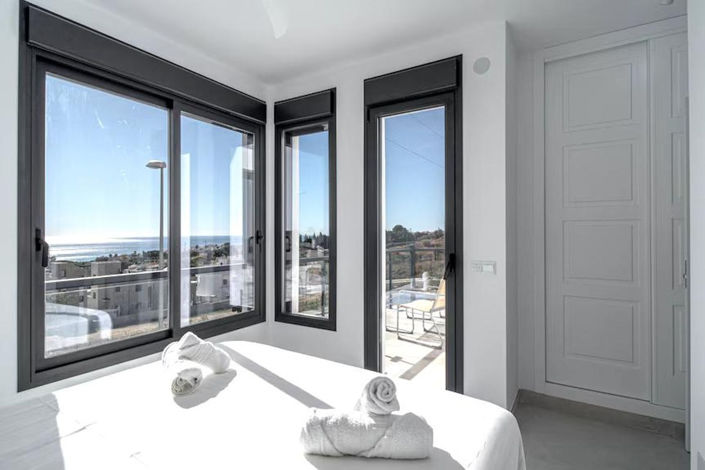 Image No.10-3 Bed Property for sale