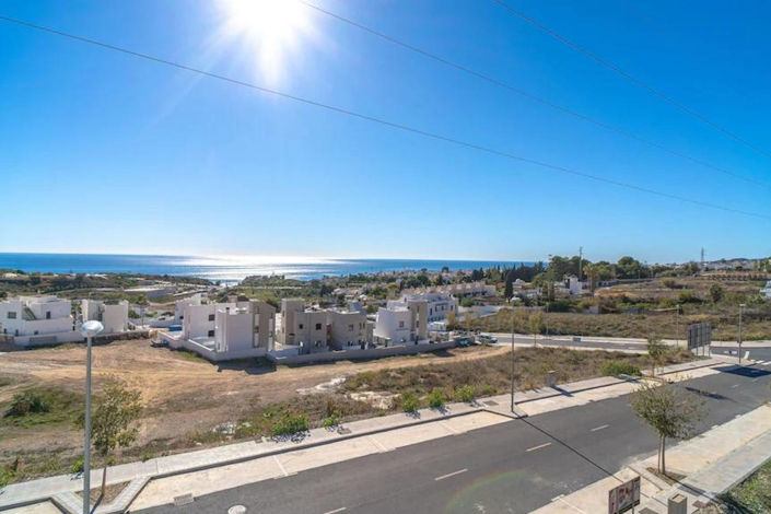 Image No.31-3 Bed Property for sale