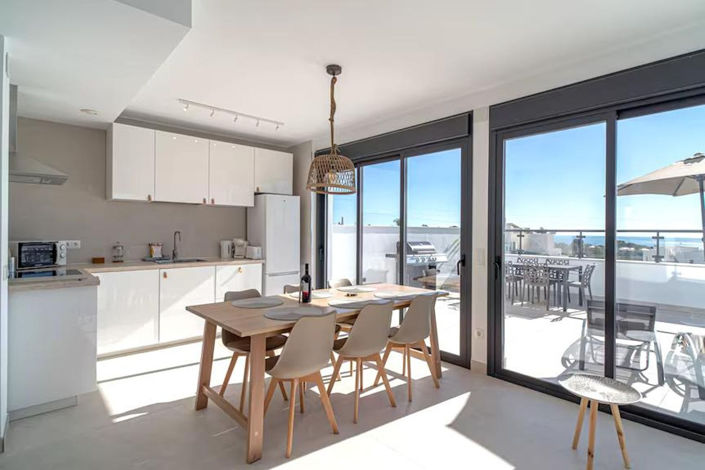 Image No.5-3 Bed Property for sale