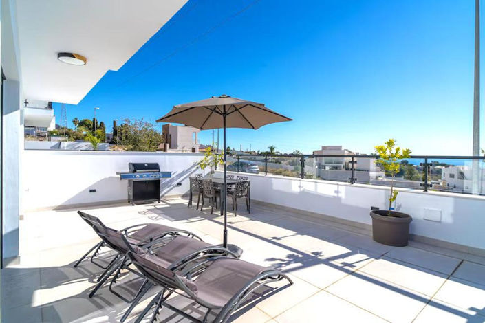 Image No.8-3 Bed Property for sale