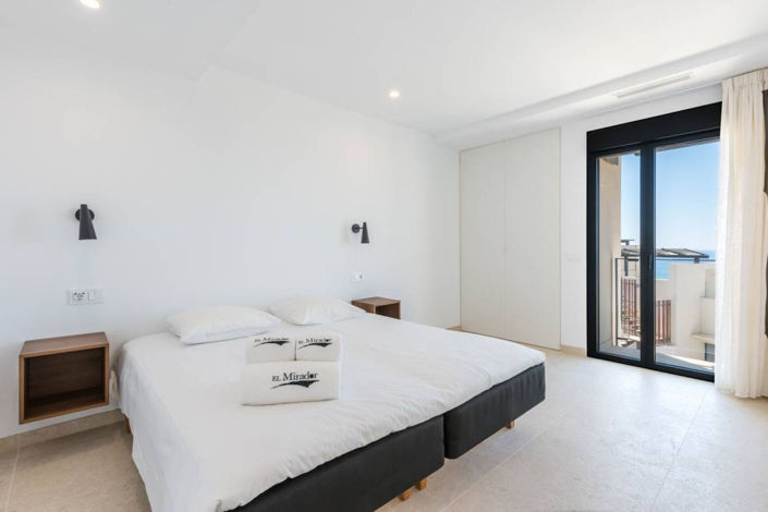 Image No.13-3 Bed Property for sale