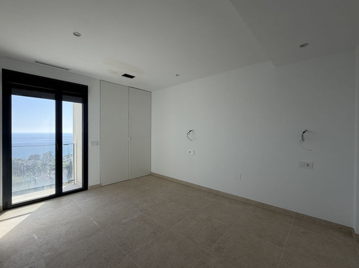 Image No.10-3 Bed Property for sale