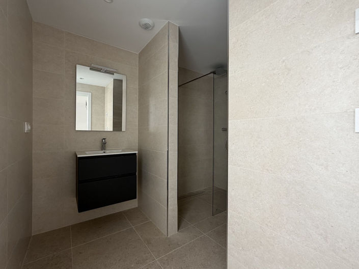 Image No.11-3 Bed Property for sale