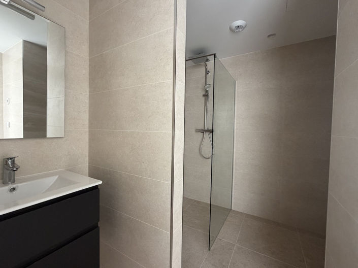 Image No.12-3 Bed Property for sale