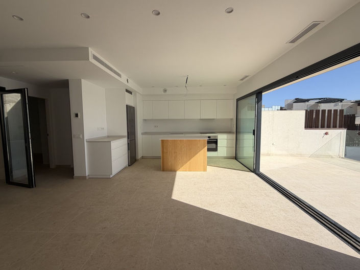 Image No.3-3 Bed Property for sale