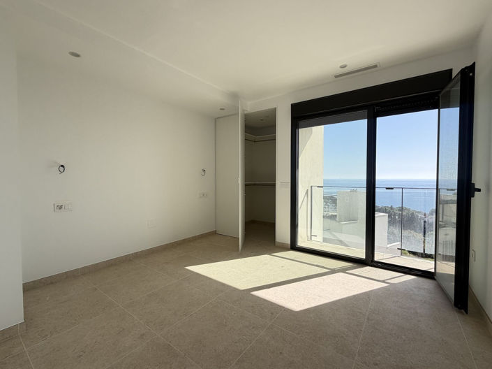 Image No.8-3 Bed Property for sale