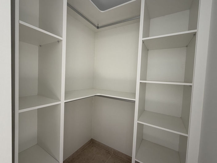 Image No.9-3 Bed Property for sale