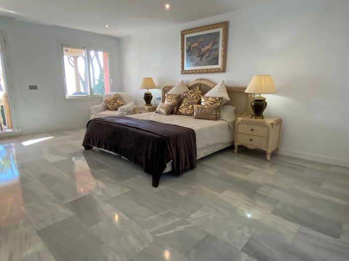 Image No.17-5 Bed Property for sale