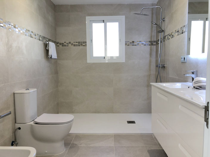 Image No.18-5 Bed Property for sale