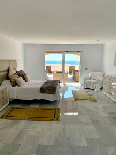 Image No.20-5 Bed Property for sale