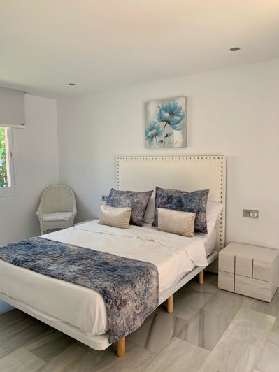 Image No.22-5 Bed Property for sale