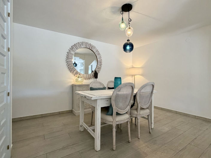 Image No.11-2 Bed Property for sale