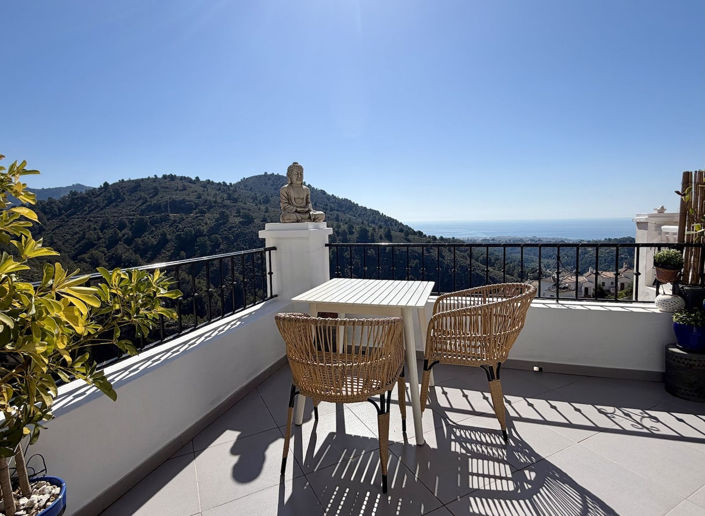 Image No.21-2 Bed Property for sale