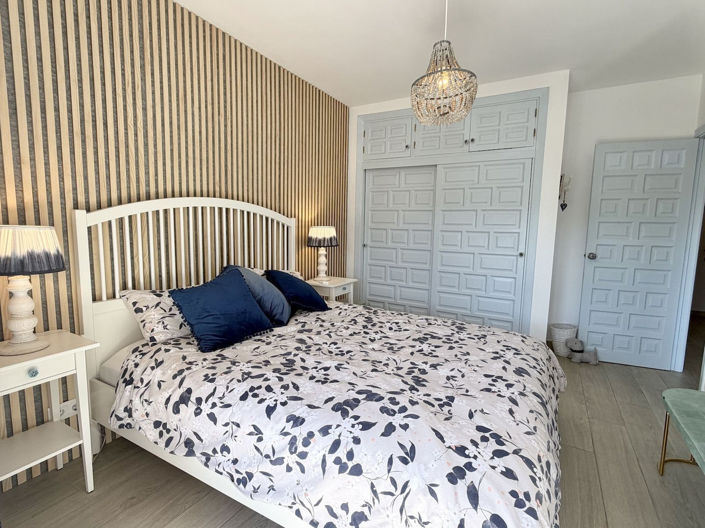 Image No.25-2 Bed Property for sale