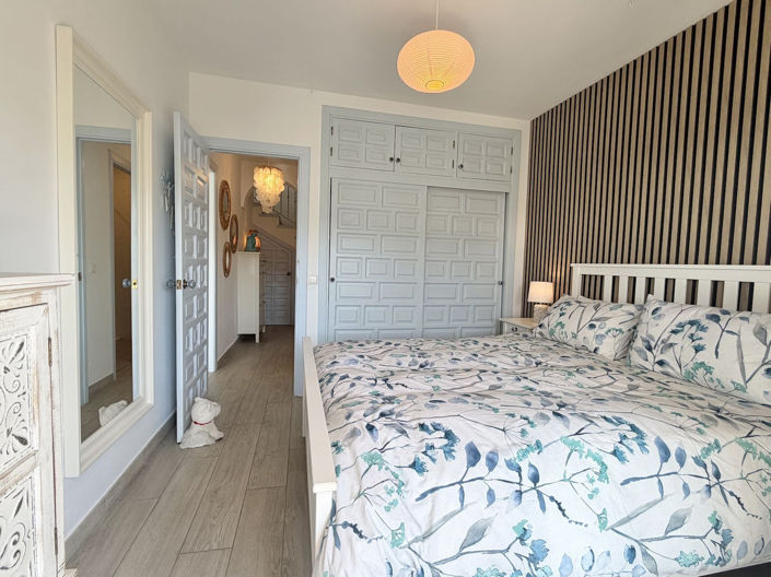 Image No.28-2 Bed Property for sale