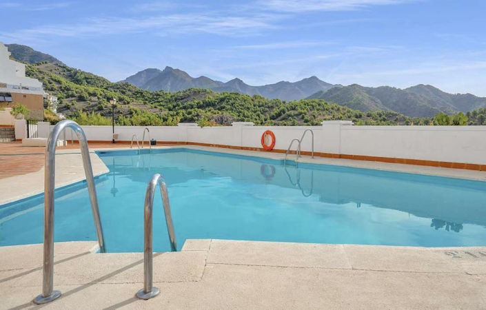 Image No.40-2 Bed Property for sale