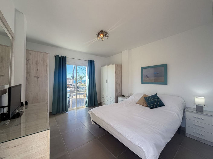 Image No.10-2 Bed Property for sale