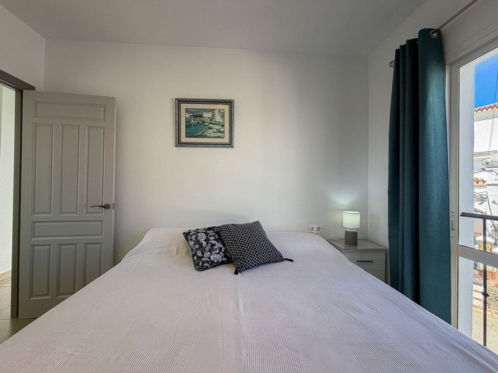 Image No.16-2 Bed Property for sale